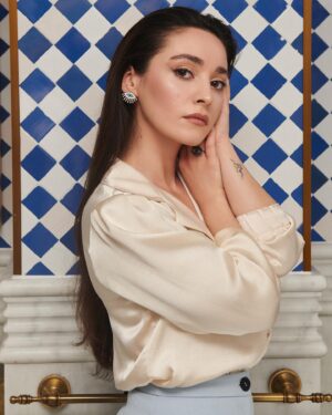 Nazlı Pınar Kaya Instagram - 🪞

Fotoğraf : @eneskahraman 
Makeup & Hair : @makeupnesekaya 
Styling : @ipeekaltun 
Styling Assistan : @fadesia