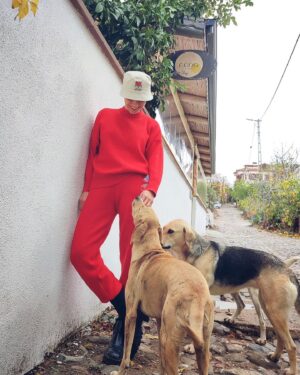 Nazlı Senem Ünal Instagram - Bir köpek size sevginin gerçek anlamını öğretecek..
@okanerkmen 📸