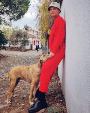 Nazlı Senem Ünal Instagram - Bir köpek size sevginin gerçek anlamını öğretecek..
@okanerkmen 📸
