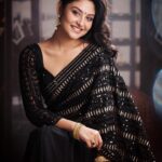 Naznin Nahar Niha Instagram - চুল তার কবেকার অন্ধকার বিদিশার নিশা, মুখ তার শ্রাবন্তীর কারুকার্য অতি দূরসমুদ্রের পর হাল ভেঙে যে নাবিক হারায়েছে দিশা 🥀 📸 @rafclick