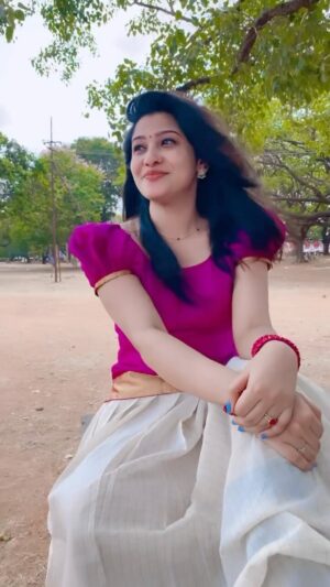 Neema Mathew Instagram - പലനാളായി നെഞ്ചിനകത്തൊരു മോഹം വിരിയുമ്പോൾ 🩷

#nannuzzz #smile #happiness #explore