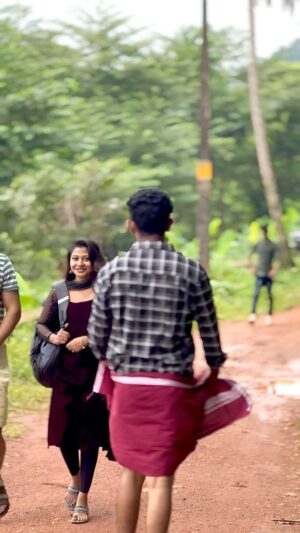 Neema Mathew Instagram - Comment ur Caption 😉
.
.
.
.
.
#nannuzzz #sumithmb #shootinglocation #movie
