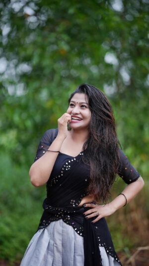 Neema Mathew Instagram - Ne sapittu paru 😂

#nannuzzz #trendingreels #saree #sareelove #smile #explore