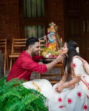 Neema Mathew Instagram - 🩵😘

💄: @_arya_jithins_makeover 
👗: @label_swasti 
📸: @pausebuttonweddings 
📍: @kanavu.heritage 

#nannuzzz #sanjutechy #couplegoals #coupleshoot #vishu #love #explore #photoshoot #happiness
