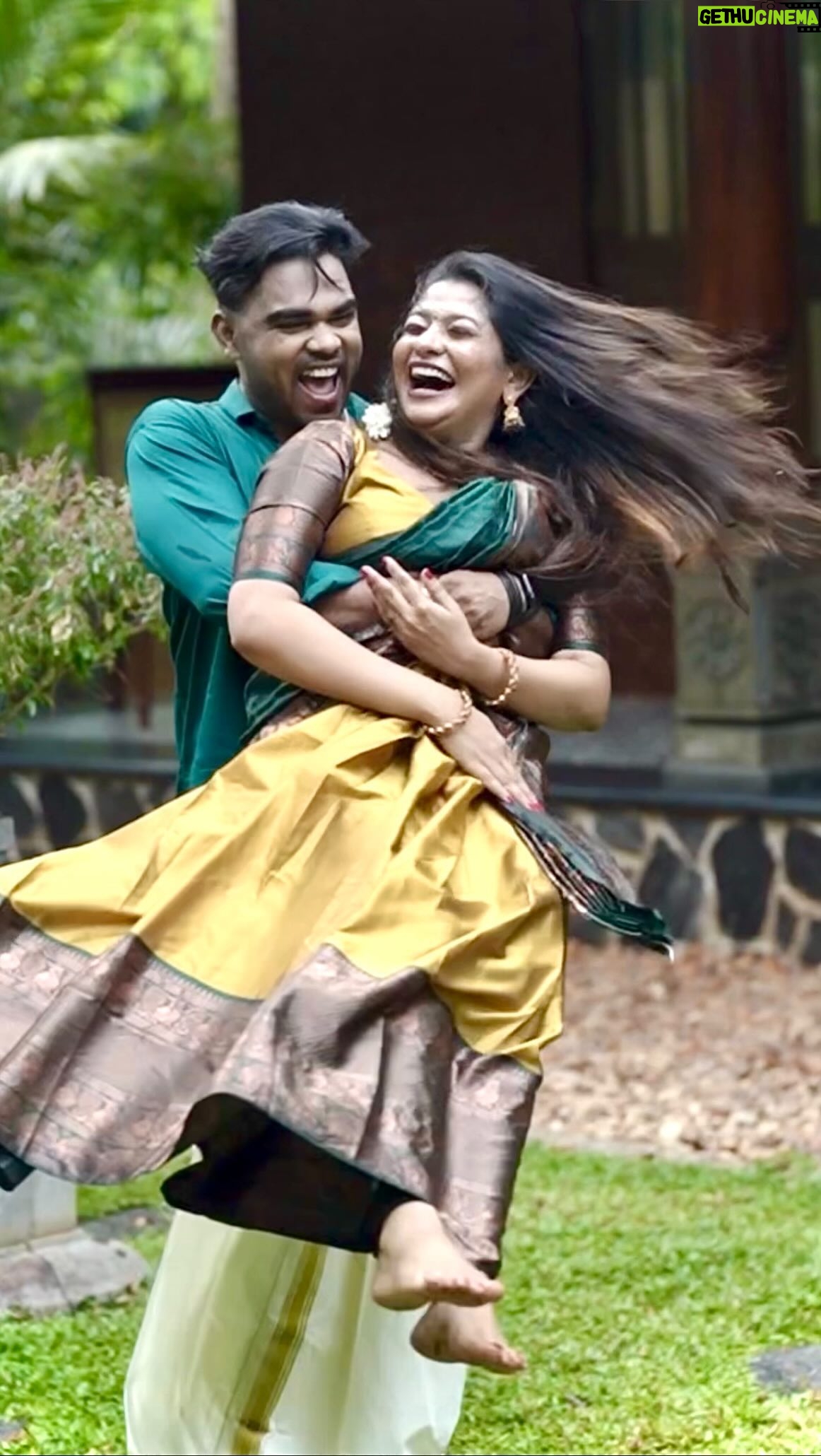 Neema Mathew - 19.7K Likes - Dance kalikkanum sammathikkilla 🤦♀️Watch till the end
.
.
.
#nannuzzz #saree #dance #dancer #halfsaree #keralasaree #sareelove #love #couplegoals