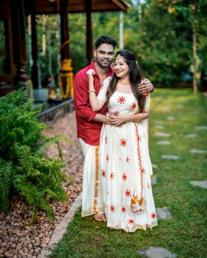 Neema Mathew Instagram - 🩵😘

💄: @_arya_jithins_makeover 
👗: @label_swasti 
📸: @pausebuttonweddings 
📍: @kanavu.heritage 

#nannuzzz #sanjutechy #couplegoals #coupleshoot #vishu #love #explore #photoshoot #happiness