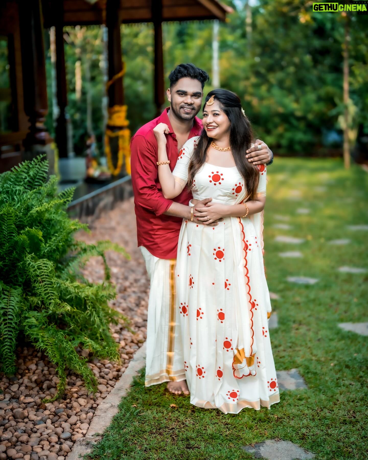 Neema Mathew - 19.9K Likes - 🩵😘
💄: @_arya_jithins_makeover
👗: @label_swasti
📸: @pausebuttonweddings
📍: @kanavu.heritage
#nannuzzz #sanjutechy #couplegoals #coupleshoot #vishu #love #explore #photoshoot #happiness