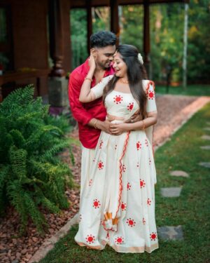 Neema Mathew Instagram - 🩵😘

💄: @_arya_jithins_makeover 
👗: @label_swasti 
📸: @pausebuttonweddings 
📍: @kanavu.heritage 

#nannuzzz #sanjutechy #couplegoals #coupleshoot #vishu #love #explore #photoshoot #happiness