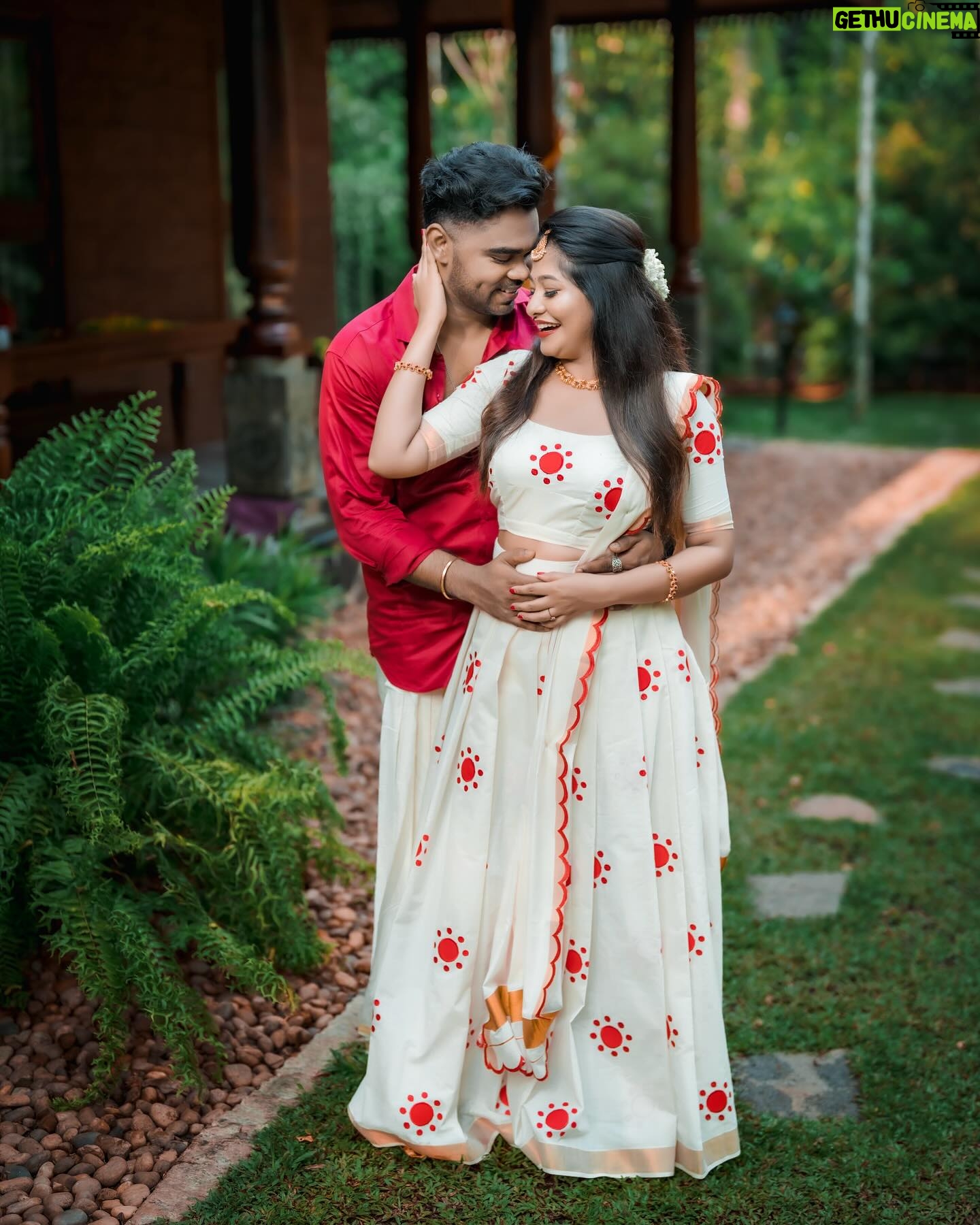 Neema Mathew - 19.9K Likes - 🩵😘
💄: @_arya_jithins_makeover
👗: @label_swasti
📸: @pausebuttonweddings
📍: @kanavu.heritage
#nannuzzz #sanjutechy #couplegoals #coupleshoot #vishu #love #explore #photoshoot #happiness