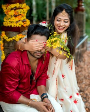 Neema Mathew Instagram - എല്ലാവർക്കും ഞങ്ങളുടെ വിഷു ആശംസകൾ 🌼🧿

💄: @_arya_jithins_makeover 
👗: @label_swasti 
📸: @pausebuttonweddings 
📍: @kanavu.heritage 

#nannuzzz #sanjutechy #couplegoals #coupleshoot #vishu #love #explore #photoshoot #happiness