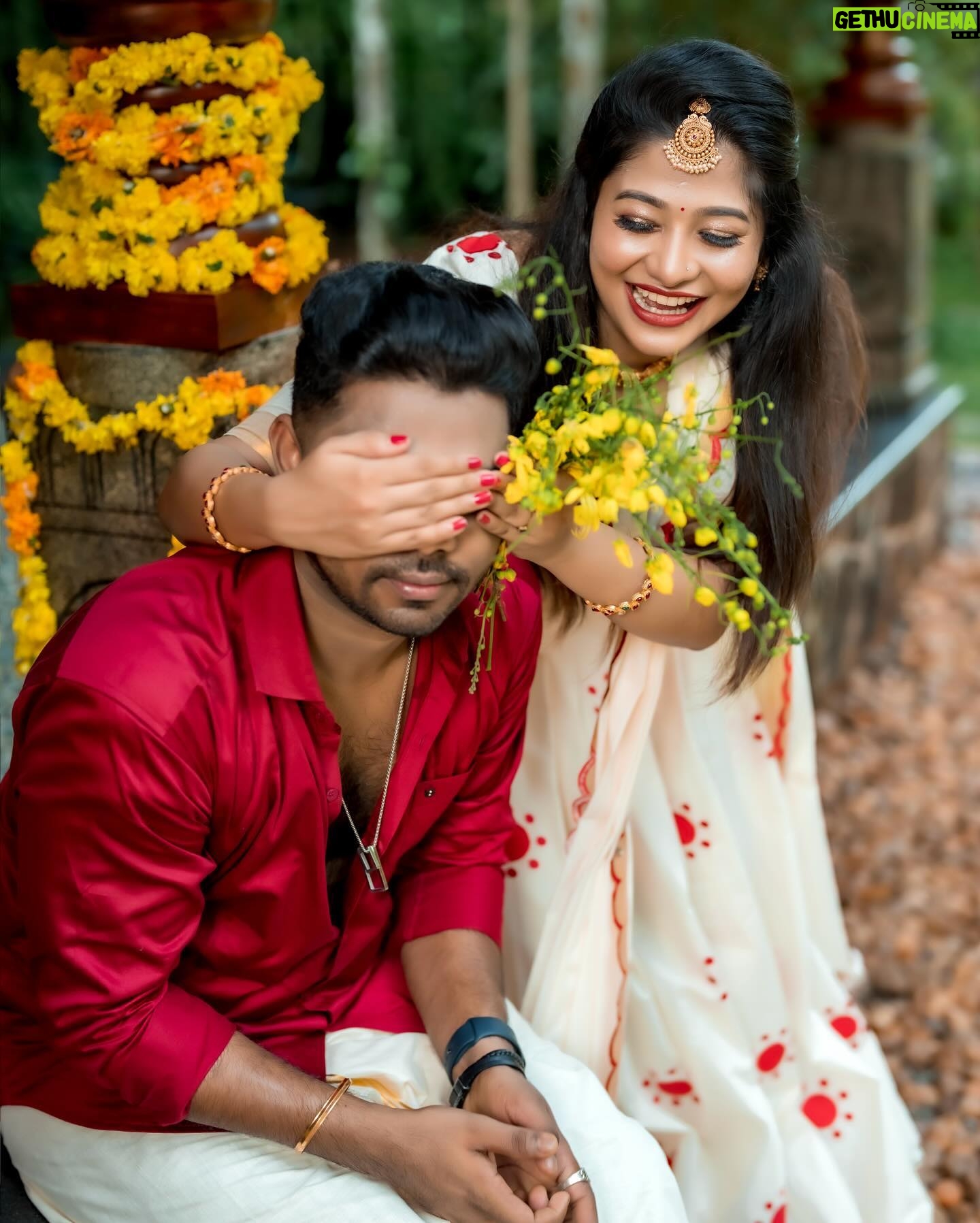 Neema Mathew - 17.4K Likes - എല്ലാവർക്കും ഞങ്ങളുടെ വിഷു ആശംസകൾ 🌼🧿
💄: @_arya_jithins_makeover
👗: @label_swasti
📸: @pausebuttonweddings
📍: @kanavu.heritage
#nannuzzz #sanjutechy #couplegoals #coupleshoot #vishu #love #explore #photoshoot #happiness