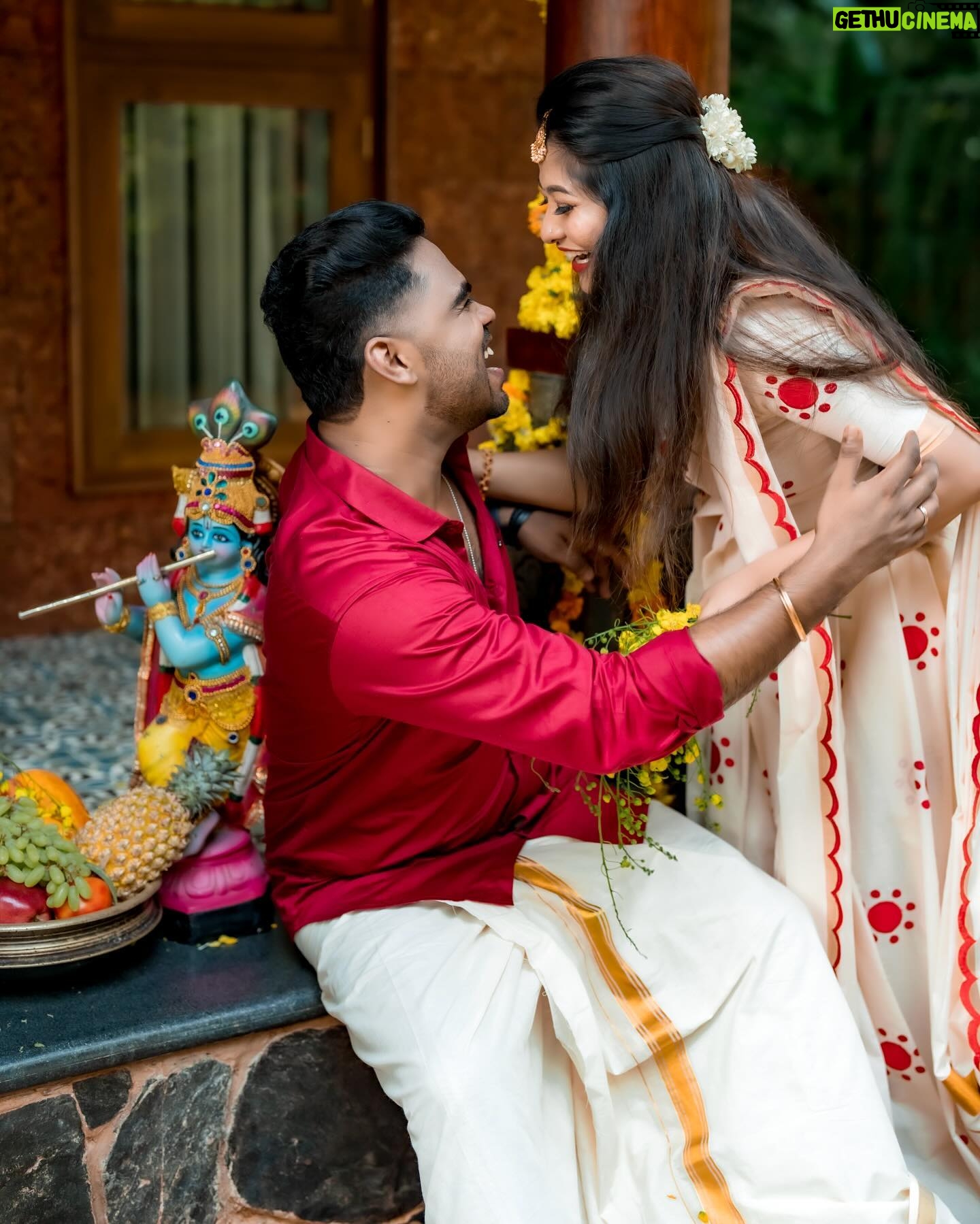 Neema Mathew - 17.4K Likes - എല്ലാവർക്കും ഞങ്ങളുടെ വിഷു ആശംസകൾ 🌼🧿
💄: @_arya_jithins_makeover
👗: @label_swasti
📸: @pausebuttonweddings
📍: @kanavu.heritage
#nannuzzz #sanjutechy #couplegoals #coupleshoot #vishu #love #explore #photoshoot #happiness