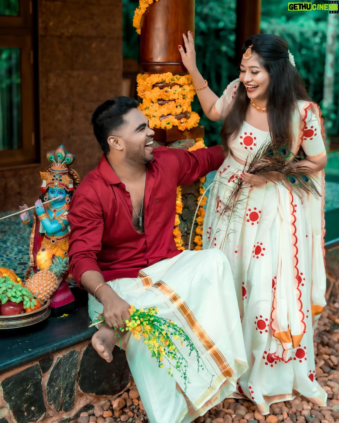 Neema Mathew - 17.4K Likes - എല്ലാവർക്കും ഞങ്ങളുടെ വിഷു ആശംസകൾ 🌼🧿
💄: @_arya_jithins_makeover
👗: @label_swasti
📸: @pausebuttonweddings
📍: @kanavu.heritage
#nannuzzz #sanjutechy #couplegoals #coupleshoot #vishu #love #explore #photoshoot #happiness