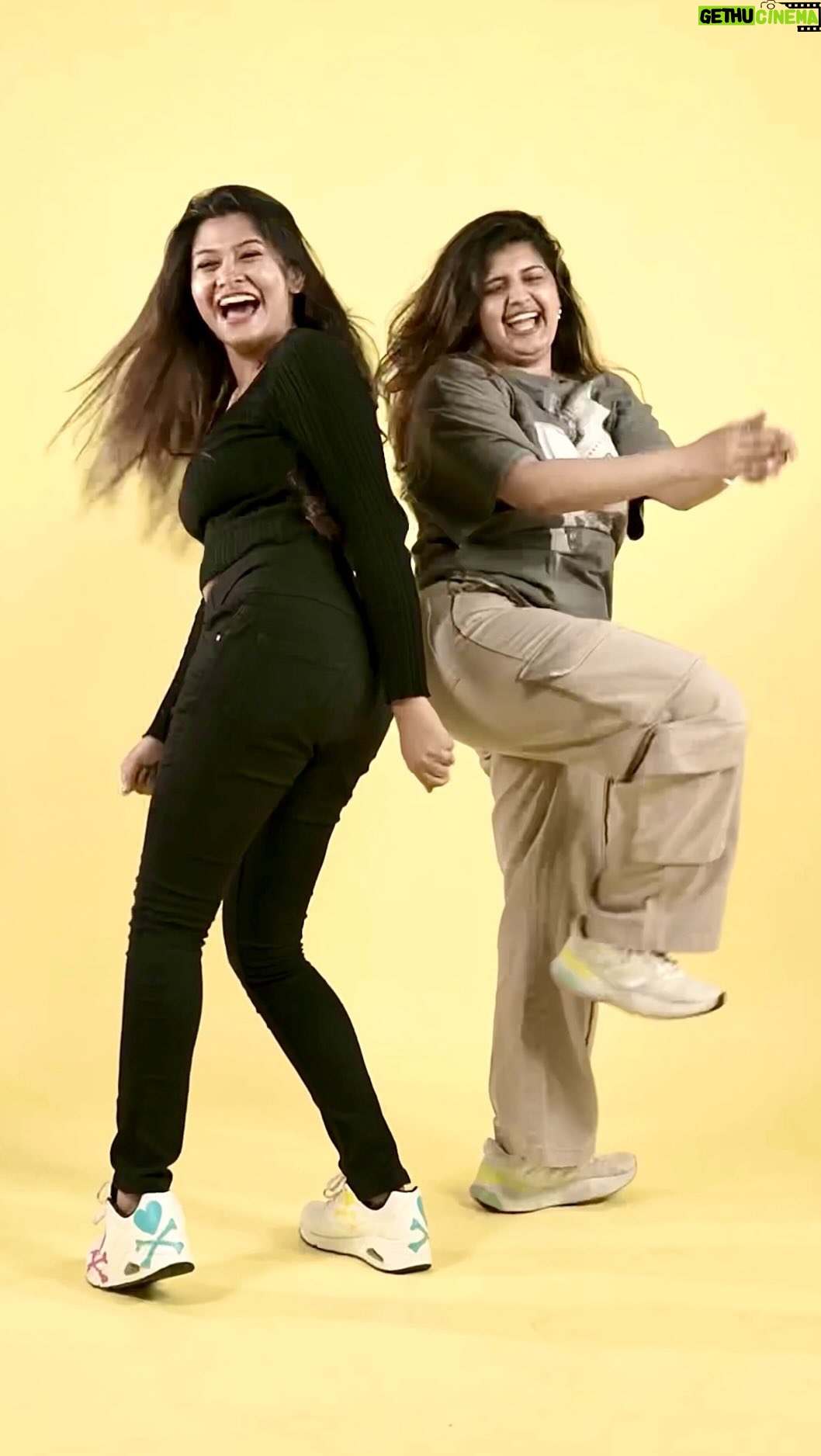 Neema Mathew - 28.1K Likes - Two of us doing Tooh 💃
🎥: @amalsivadas & @josephbenchamin
#nannuzzz #dancer #dance #explore