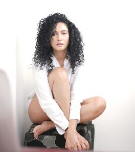 Neetha Shetty Instagram - Whiteeeee.... 📸 @aamirdalvi @aamirdalviphotography . . . . . #white #neethashetty #whiteshirt #shirt