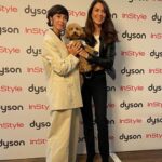 Nefise Karatay Instagram – Bu davetin esas konuğu Miro çünkü @dyson un evcil yavrularımıza özel aparatı ile artık temizliğimiz daha kolay  @instyleturkiye @nazlikayran #dyson #petofdyson #instyleturkiye