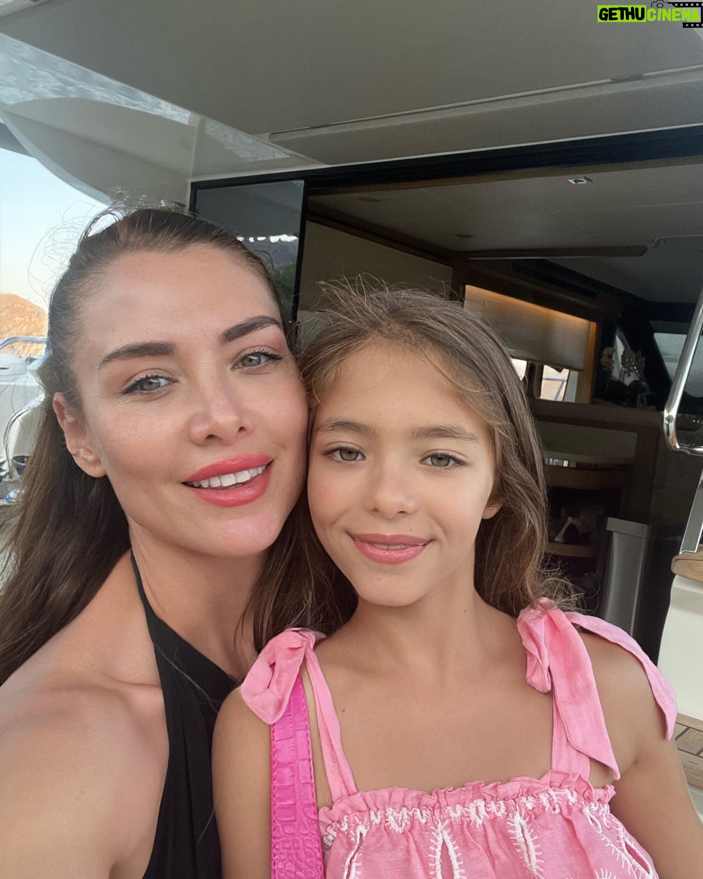 Nefise Karatay - 5.5K Likes - Benim günışığım✨💫❤️🧿
#biblom