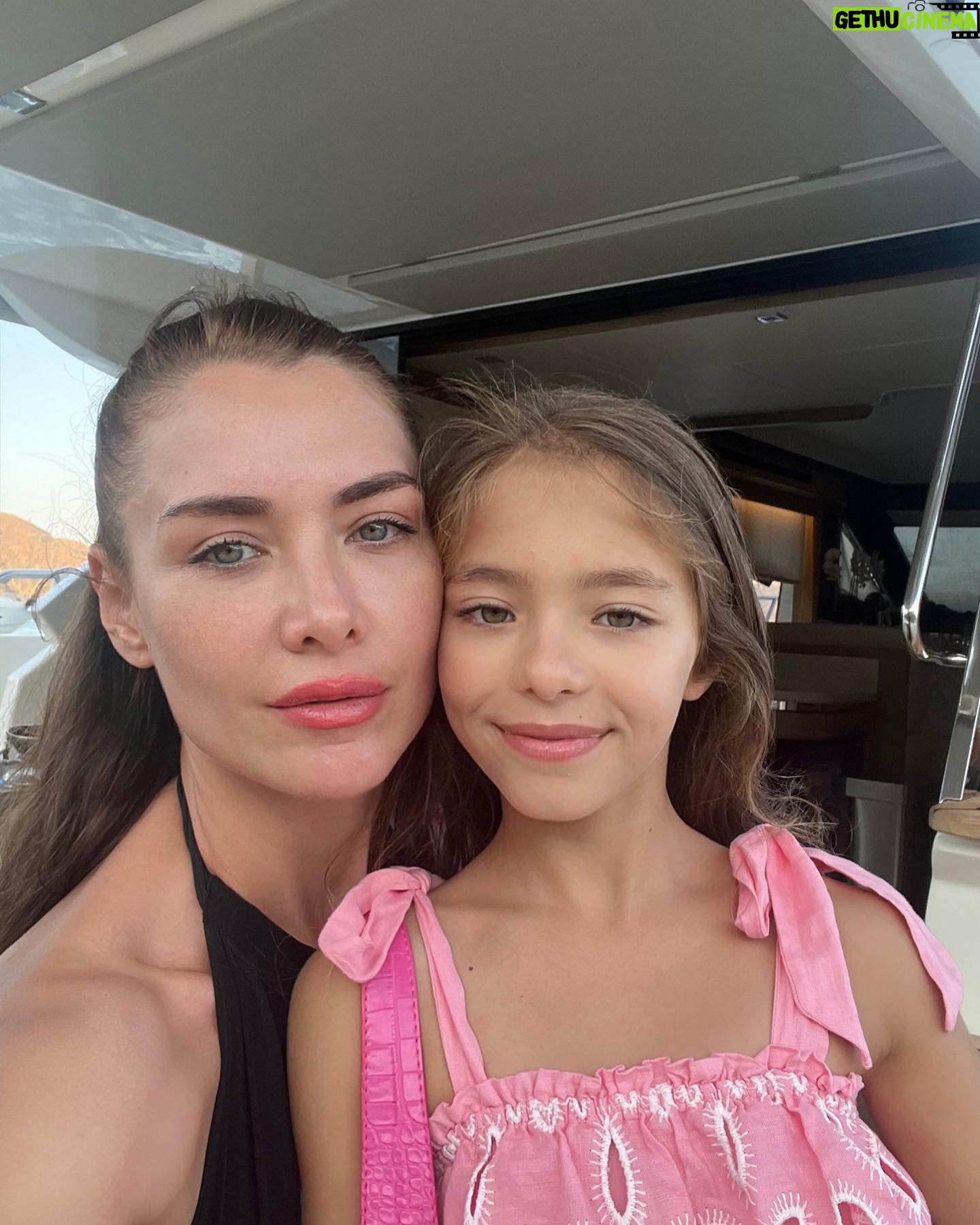 Nefise Karatay - 5.5K Likes - Benim günışığım✨💫❤️🧿
#biblom