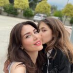 Nefise Karatay Instagram – Artık en iyi tatil arkadaşım olmuş durumda #Biblom🧿♥️ @ramadaresortkazdaglari  @ajansumb