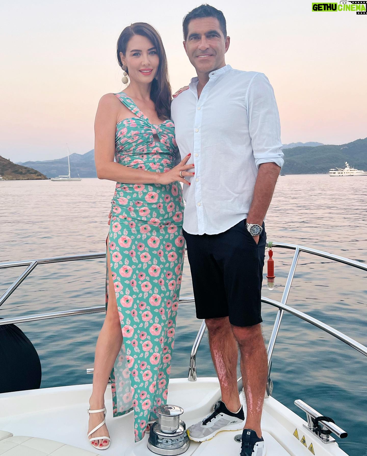Nefise Karatay - 5.3K Likes - Günün en güzel saati 💫✨