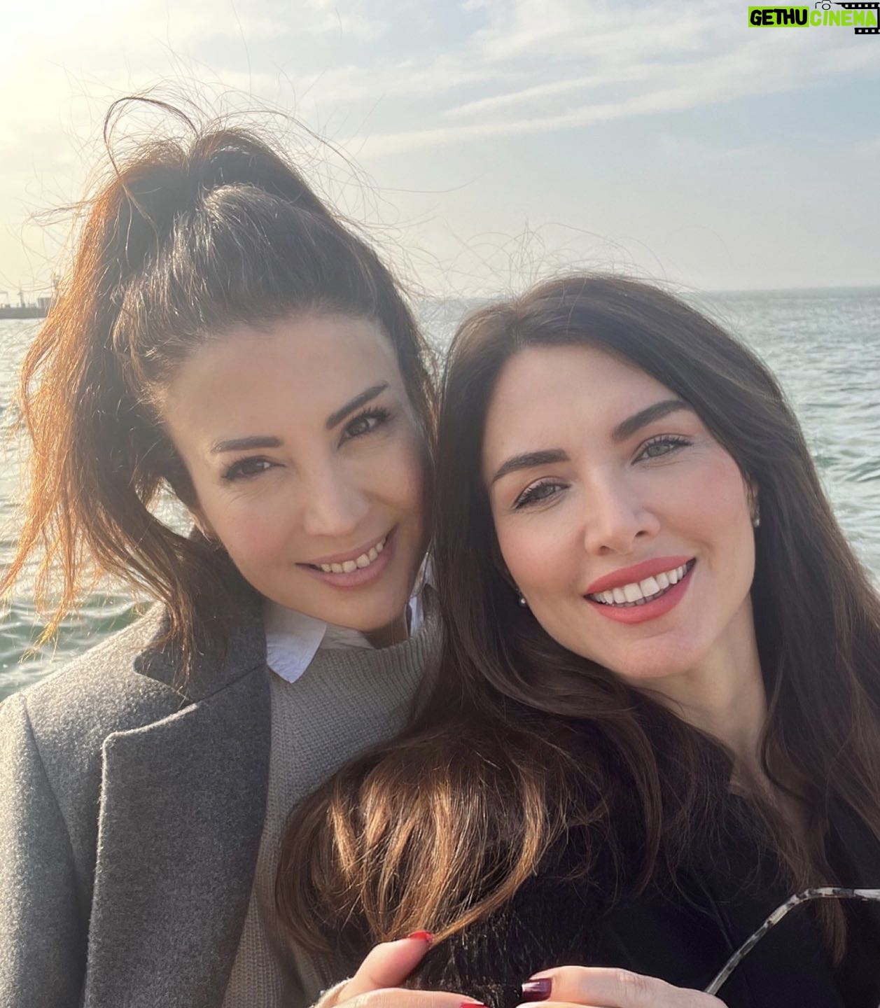 Nefise Karatay - 4.6K Likes - Canım @asli.islamoglu ile hem iş hem dostluk yapmanın keyfiyle İzmir’den sevgiler❤️🧿 #izmir #kordonboyu #güzelizmirim