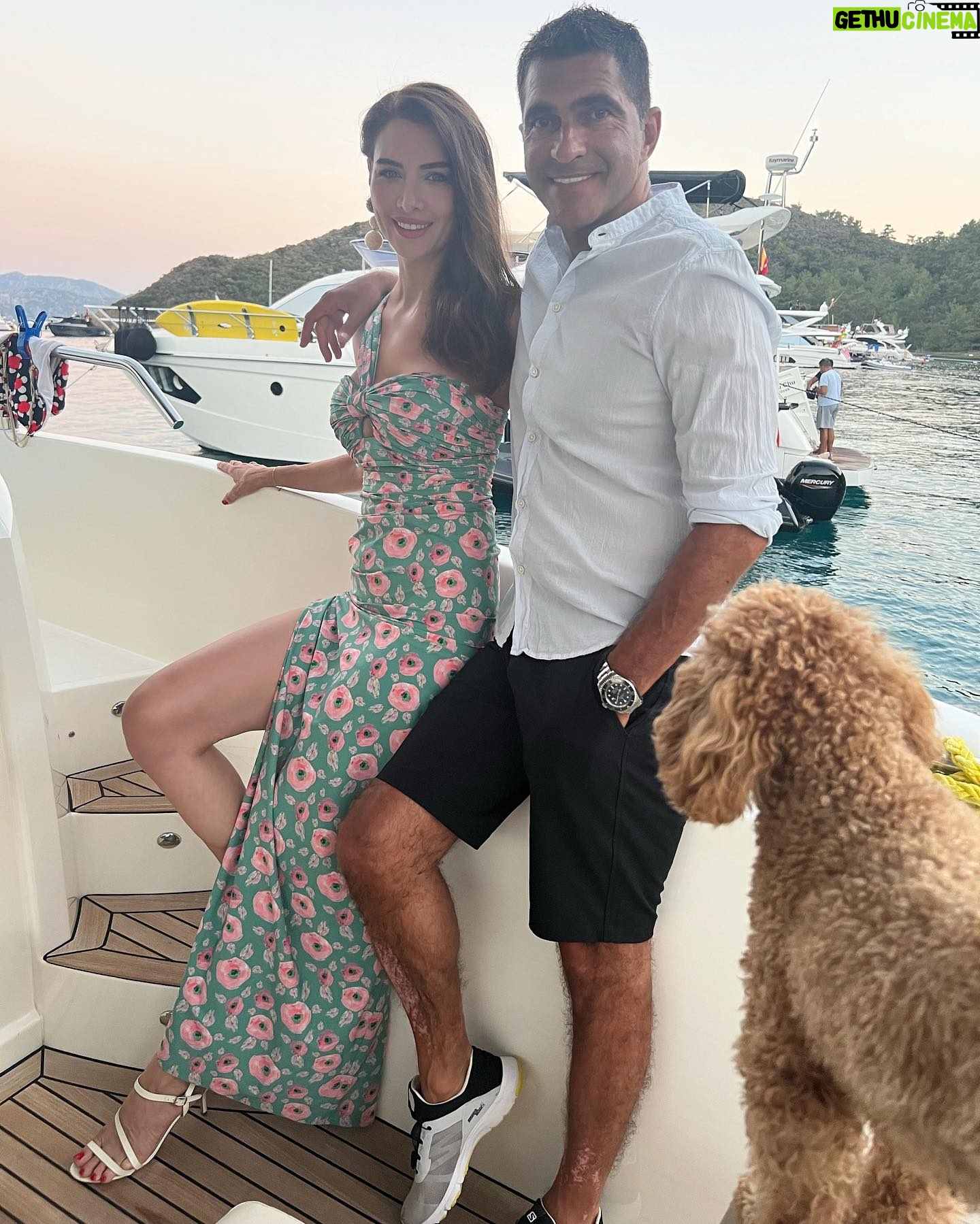 Nefise Karatay - 5.3K Likes - Günün en güzel saati 💫✨
