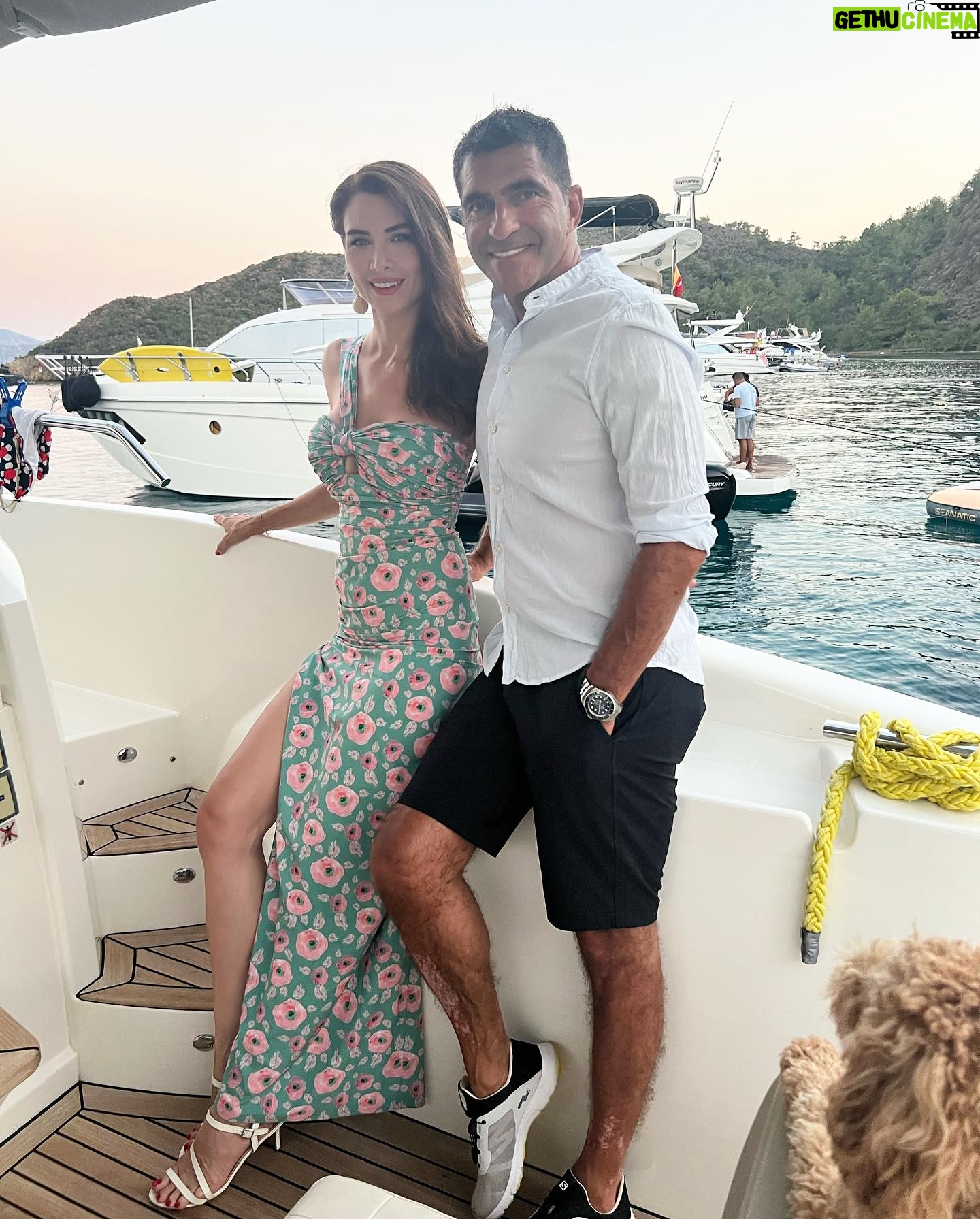 Nefise Karatay - 5.3K Likes - Günün en güzel saati 💫✨