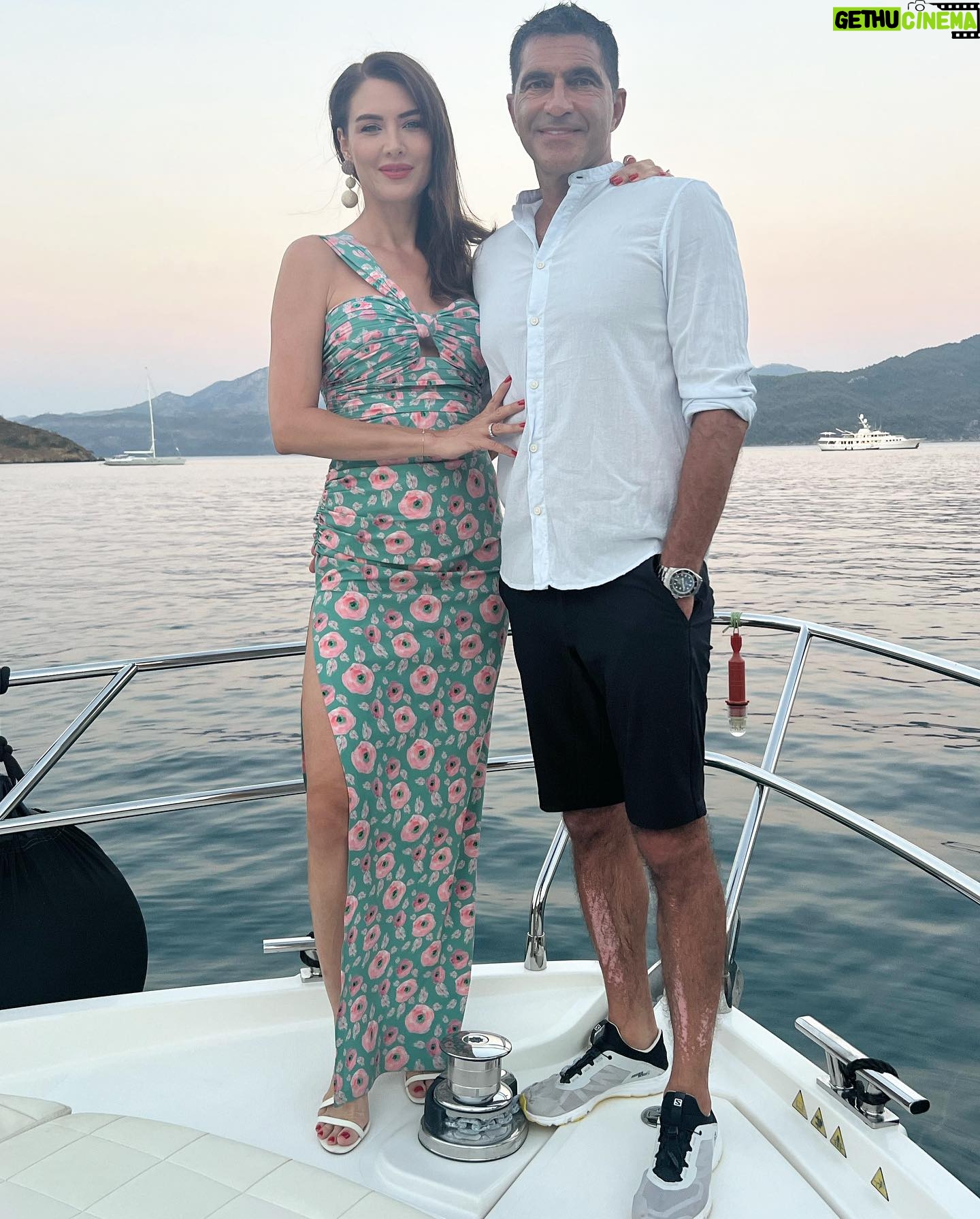 Nefise Karatay - 5.3K Likes - Günün en güzel saati 💫✨