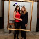 Nefise Karatay Instagram - Size mutluluğun resmini çizebiliriz❤️ @kolekt.app #perdeninarkasındakiler