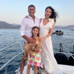 Nefise Karatay Instagram – Evliliğimizin 11.yılını geride bırakmanın mutluluğu..Kızımız ile elele kalp kalbe sevgiyle sağlıkla daha nice yıllara❤️🧿