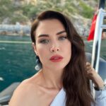 Nefise Karatay Instagram - Yazın en sevdiğim renk 🤍🤍🤍