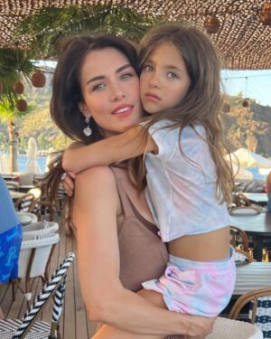 Nefise Karatay Instagram - Benim aşklarım iyi ki doğmuşsunuz iyi ki varsınız sizi sonsuz seviyorum!❤️🧿♾️ #mayam8yaşında