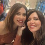 Nefise Karatay Instagram – Yüz yogası dendiğinde benim için tek isimdir O♥️ 
Üstelik canımın taa içidir  @tuvanaeroltuu♥️