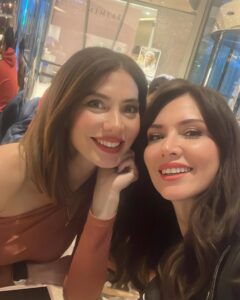 Nefise Karatay Instagram - Yüz yogası dendiğinde benim için tek isimdir O♥️ Üstelik canımın taa içidir @tuvanaeroltuu♥️