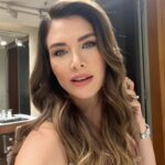 Nefise Karatay Instagram – İşler güçler✌️ 
Makyaj bitti şimdi sıra kayıtta