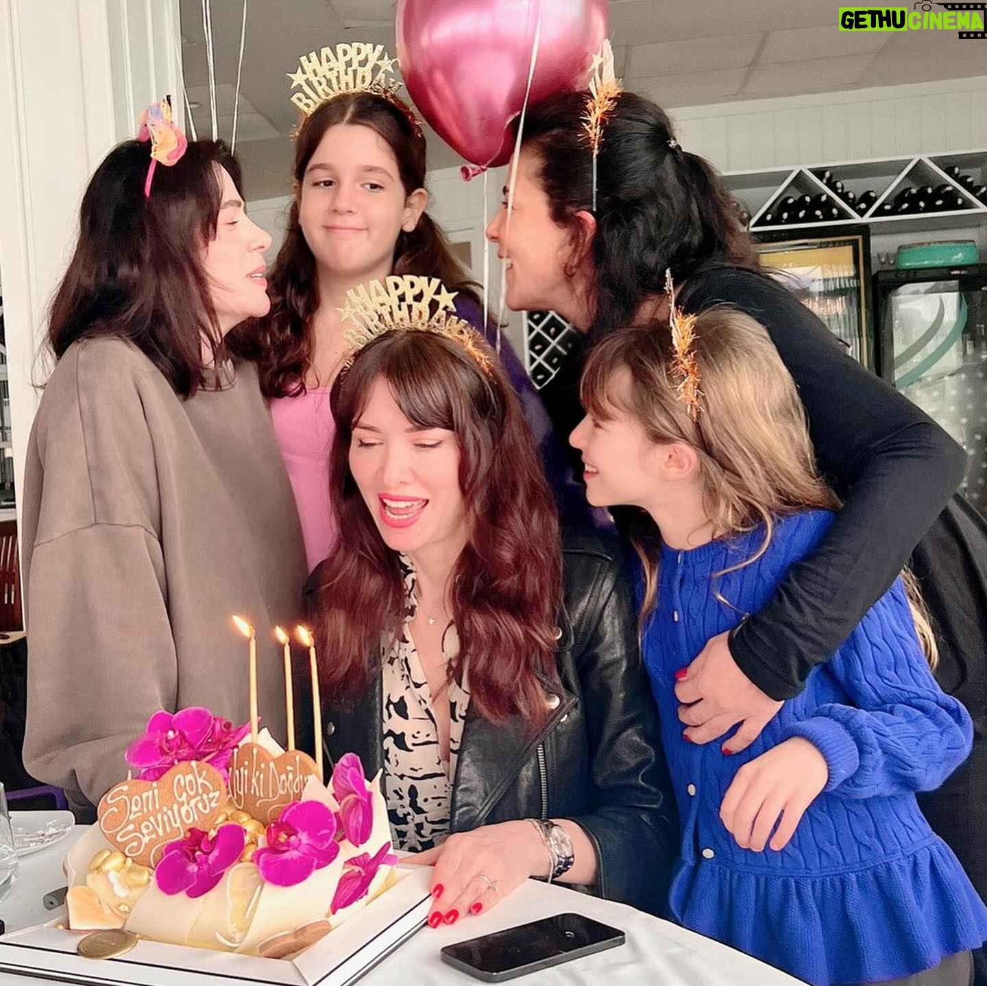 Nefise Karatay - 4.1K Likes - iyi ki varsınız sizi çok seviyorum ♥️