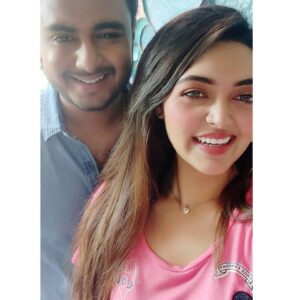 Neha Amandeep Instagram - Candid click V.S the actual selfie.
.
Which one do guys like more comment below 😊👇.
.
P.S - some bts from the album Akela coming soon #RajBurman.
.
Pic credit - Subhodip Das
.
.
.
.
.
.
.
. .
#alwayssmile😊 #album #rajburman #bts #hindi #laughteristhebestmedicine #pink #blue #instastyle #instamusic #photoshoot #candidphotography