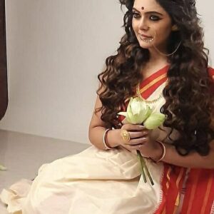 Neha Amandeep Instagram - BTS 📸
.
.
.
PIC CREDIT - @anshu_z_here
.
.
.
.
.
.
.
.
.
.
#gobindjewellers #bts #shoot #jewelry #indianlook #bengaligirl
#comingsoon #wannabebonggirl