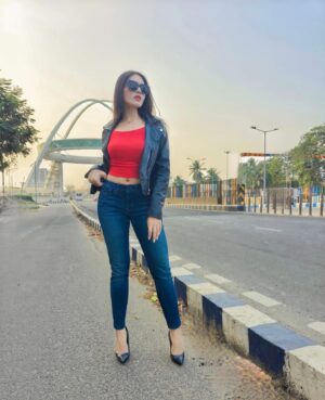 Neha Amandeep Instagram - PAINT THE TOWN RED 😉❤️

P.C - @soumojeet_adak