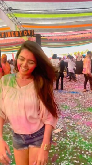 Neha Amandeep Instagram - Wishing you a very happy holi guys ❤️💃🥂 
.

.

.

.

#holi #holi2024 #immi #dance #instagram #instagood #photoshoot #colours