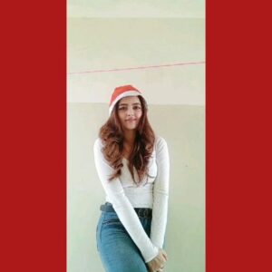 Neha Amandeep Instagram - Wishing you all a merry christmas 🥳. May your christmas be wrapped in happiness and tied with love ♥️🎄🎁✨......
.
.
.
.
. . .
.
.
.
.
.
#christmastime #christmas2019 #celebration #santa #holidayseason #winter #december #partytime #kolkata #whiteoutfit #highwaistedjeans #curves #fun #instagram #selfportrait