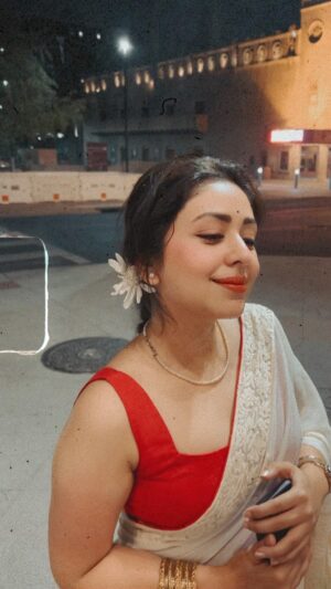 Neha Sargam Instagram - 🌸♥️ 
 नारी in saree 🙃🥻