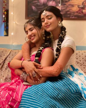 Neha Solanki Instagram - We may fight and argue, but we also create the best memories. 

Sister’s love 🤌💗🩵#Titli & #hiral 

Do not forget to watch our khatta meetha bond only on Titli🦋 #starplus #disneyplushotstar 
____________

❀

❀

❀

❀

#nishisinghofficial #nehasolanki #actorslife #sisterlove #siblings