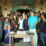 Neha Saxena Instagram - An exclusive BTS picture from the sets of #Kasaba! Guess what @mammootty is talking? Also spot your Susan @nehasaxenaofficial #kasaba #nehasaxena #mammootty #mammoottyfans