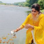 Neha Saxena Instagram - Rituals to be followed after Navaratri Fasting 🙏🕉🔱📿🛕🚩🔯💐🧿🧿🧿 जौ खेतड़ी विसर्जन at Triveni Sangam River Srirangapatna 🙏🕉🔱🛕🚩 Sangam is the confluence of 3 Rivers - River Cauvery, River Kabini & River Hemavathi, this place is considered as Holy place for various ritual as per Hindu Mythology. @nehasaxenaofficial #nehasaxena #godsblessedchild😇 #navaratri #gratitude #forever #prayer #chamundeshwaritemple #visarjan #trivenisangam #srirangapatna #mysore #karnataka #divine #peaceful #mustvisit #explore #world #spiritual #hindutemples #miraculous #templehistory #hinduculture #vedas #shlokas #mantras #lifeisbeautiful #livelovelaugh #trending #socilamedia #post Jai Mata di Om namahshivaye Om Sai Ram 🙏🕉🔱📿🚩🛕🔯💐🧿🧿🧿💫✨️
