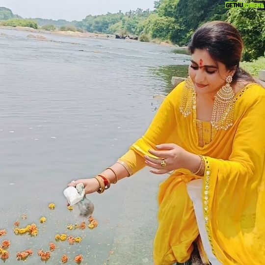 Neha Saxena Instagram - Rituals to be followed after Navaratri Fasting 🙏🕉🔱📿🛕🚩🔯💐🧿🧿🧿 जौ खेतड़ी विसर्जन at Triveni Sangam River Srirangapatna 🙏🕉🔱🛕🚩 Sangam is the confluence of 3 Rivers - River Cauvery, River Kabini & River Hemavathi, this place is considered as Holy place for various ritual as per Hindu Mythology. @nehasaxenaofficial #nehasaxena #godsblessedchild😇 #navaratri #gratitude #forever #prayer #chamundeshwaritemple #visarjan #trivenisangam #srirangapatna #mysore #karnataka #divine #peaceful #mustvisit #explore #world #spiritual #hindutemples #miraculous #templehistory #hinduculture #vedas #shlokas #mantras #lifeisbeautiful #livelovelaugh #trending #socilamedia #post Jai Mata di Om namahshivaye Om Sai Ram 🙏🕉🔱📿🚩🛕🔯💐🧿🧿🧿💫✨️