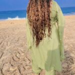 Neha Saxena Instagram - पुराने गाने , समुद्र की लहरें , हवा में लहराती जुल्फें , एकांत में बोली गई कविताएं , खूबसूरती का लुफ्त उठाती नमकीन हवाएं ❤️ 🎼🎵🎶🎧 I find peace in such places. 🌊🏞🌳 Last week, on my way to Trivandrum airport, I took a quick stop at Shankumugham Beach, and it was indeed breathtaking. Nothing can beat the beauty of nature. Thanks to Driver Anna for capturing this beautiful video ❤️ Explore the world before you run out of time and age. Live in the moment, because tomorrow is never promised. Even if you have to do it alone, do it for your own happiness and well-being. You deserve to be happy, my dear friend. 🤗❤️ @nehasaxenaofficial @teamnehasaxena nehasaxena #godsblessedchild😇 #art #artist #southindianactress #indian #cinema #kannada #tamil #telugu #malayalam #tulu #hindi #oldsongs #beach #trivandrum #shankumugham #shangumugham #tourist #destination #kerala #godsowncountry #trendingpost #trendingreels #trendingsongs #trending #instagram #reels #instagood #gratitude forever iloveuall godblessusall jaimatadi omsairam Om 🙏🛕📿🌄🕉🧿🧿🧿🕉❤️🥰