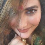 Neha Saxena Instagram - 🎶🎼❤️🎵🎧💿👌🥰❤️🎶🎼❤️💫🧿🧿🧿 पुराने गाने हमेशा दिल को छू जाते हैं | संगीत का वह दौर बहुत ही खूबसूरत था। ❤️🎶🎧 @nehasaxenaofficial #nehasaxena #oldsongs #best #everygreen #foodforsoul #peace #connectivity #musiclover #soulconnection #beautiful #magnetic #jagjitsingh ji @jagjitsinghofficial #ghazal #singer #legend #poeticthoughts #womanbeauty ❤️🥰🌟💫🧿🧿🧿