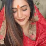 Neha Saxena Instagram - ❤️♾️🧿✨️ Old songs are cure to my heart food to my soul medicine to my brain 🙈🤣🤭❤️❤️❤️🧿✨️🌸 🎶 🎵 @nehasaxenaofficial #nehasaxena #godsblessedchild😇 #reels #instagram #hindi #old #songs #soulfood #loveit #music #heals #takeyoubackintime #instagram #instapost #saadgi #mohabbat #purane #gaane #myfavourite #reelitfeelit #gratitude #forever #godblessusall #iloveuall #jaimatadi #om #omsairam🙏 🕉🔱🛕🚩🌸✨️♾️🎵🎶🧿❤️❤️❤️❤️🧿