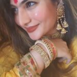 Neha Saxena Instagram - True beauty is in the way you carry yourself with grace and dignity ❤️ With Elegance you can turn even the most ordinary thing into something extraordinary 💫🌟❤️🧿🎼🎶 @nehasaxenaofficial #nehasaxena 🧿🧿🧿 #godsblessedchild😇 #musiclover #oldsongs #soulfood #artist #art #southindianactress #lifeisbeautiful #gratitude #forever #godsgrace #audiencelovesupportandblessings #iloveuall #godblessusall #musicreels #oldhindisongs #bollywood #hits #trending #trendingsongs #socialmedia #instagram #instapost #instareels #reelitfeelit #instadaily #viralreels 🌟💫❤️🧿🎼🎶❤️